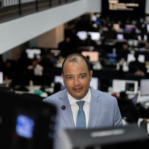 Após reajuste do INSS, pensionistas correm para revisar valor do benefício